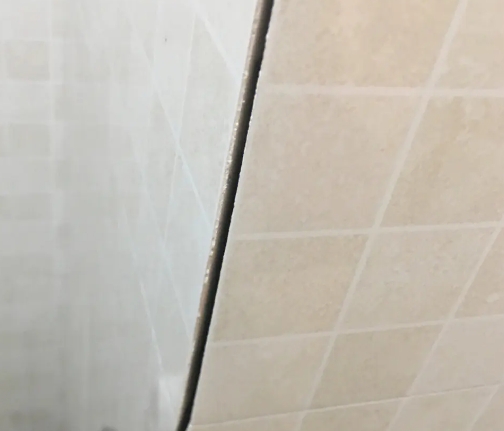 珠山瓷砖空鼓维修公司分享阳台瓷砖脱落的修复过程可以分为以下几个步骤